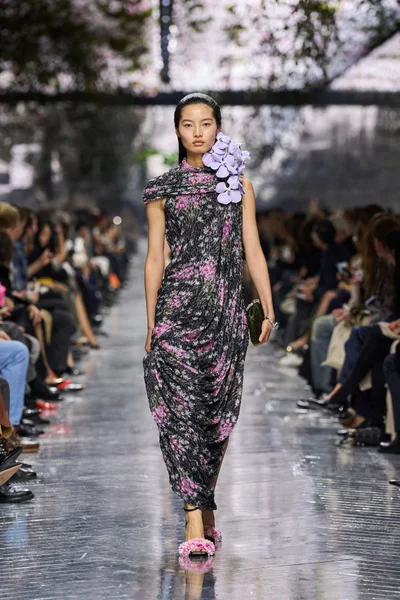 Look 10